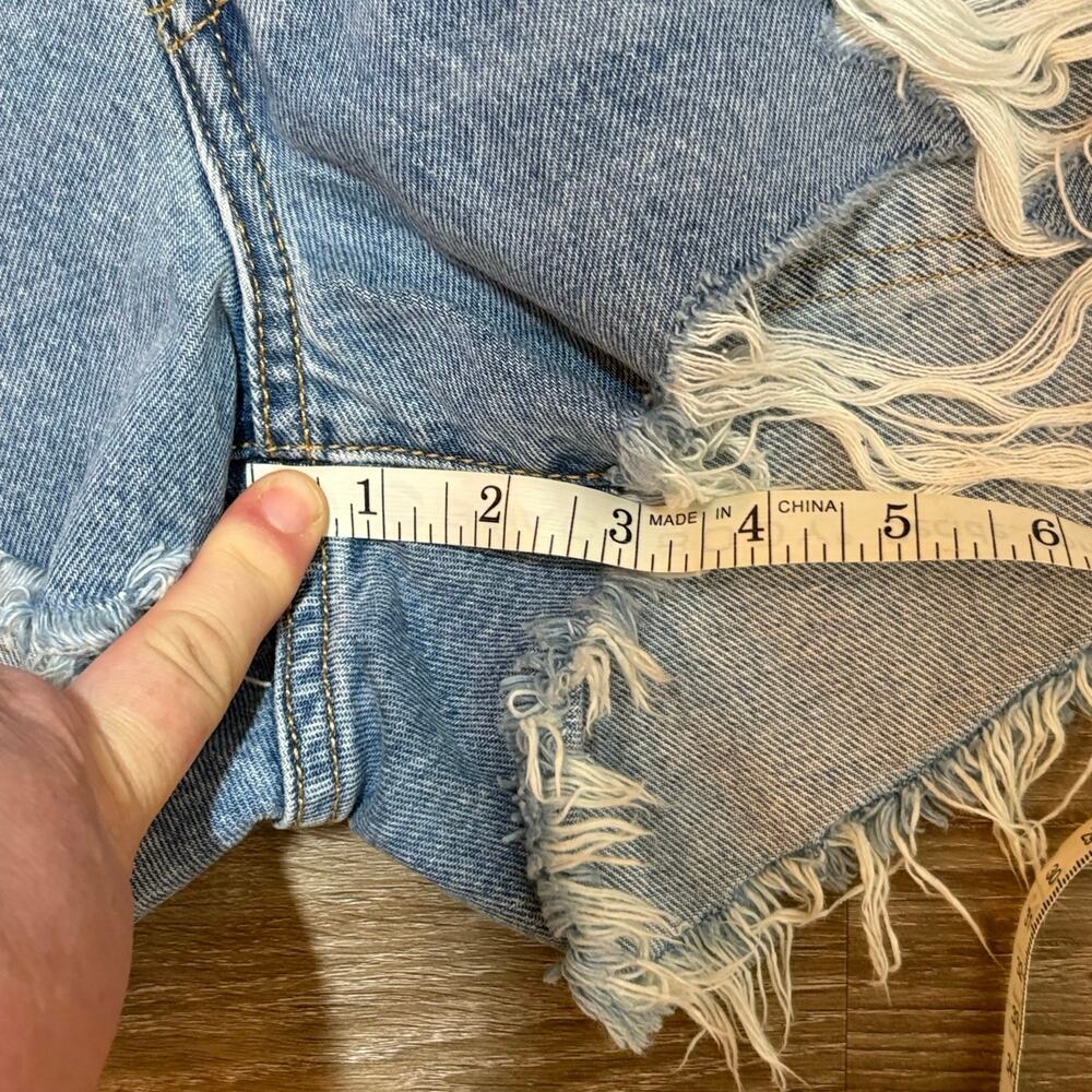 NWT Levi’s 501 Original High Rise Distressed Denim Shorts Size 32 - Picture 5 of 14